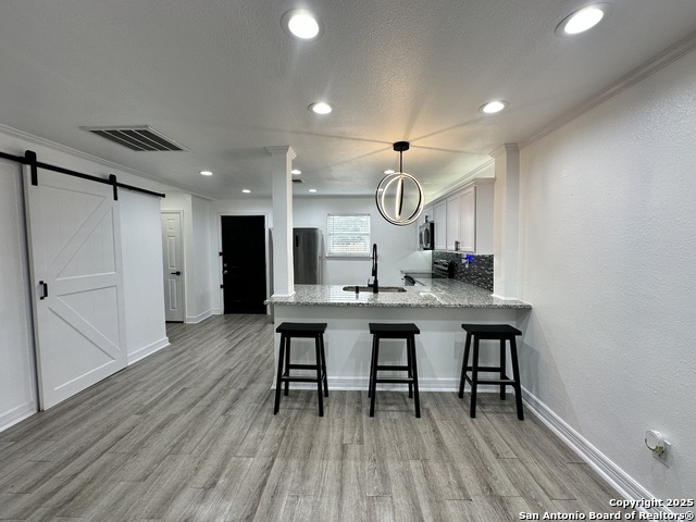 Listing photo id 20 for 727 Erline  