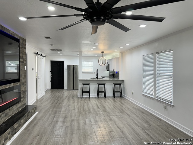 Listing photo id 21 for 727 Erline  