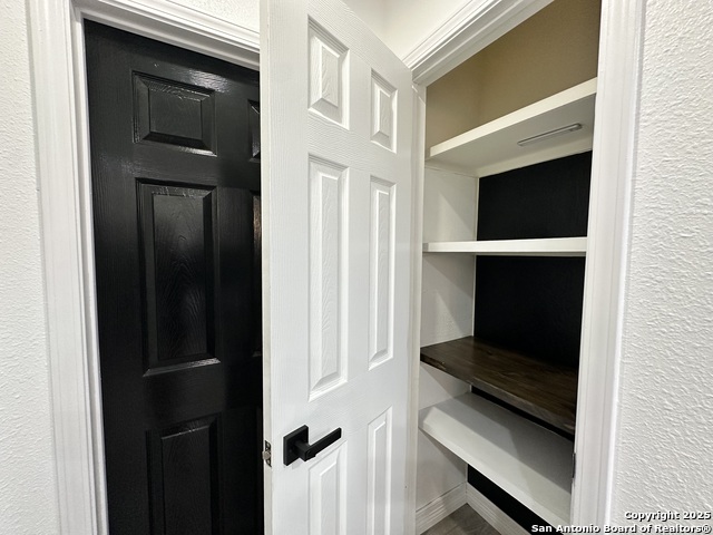 Listing photo id 22 for 727 Erline  