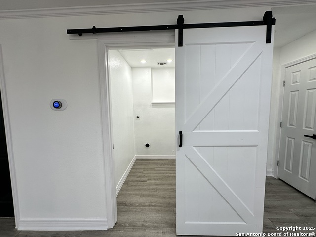 Listing photo id 23 for 727 Erline  