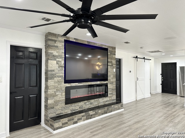 Listing photo id 26 for 727 Erline  