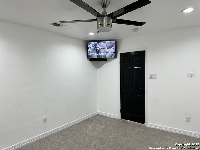 Listing photo id 34 for 727 Erline  