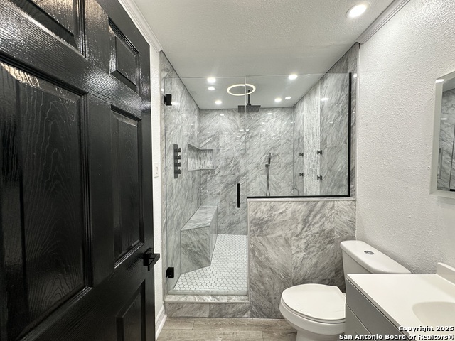 Listing photo id 41 for 727 Erline  