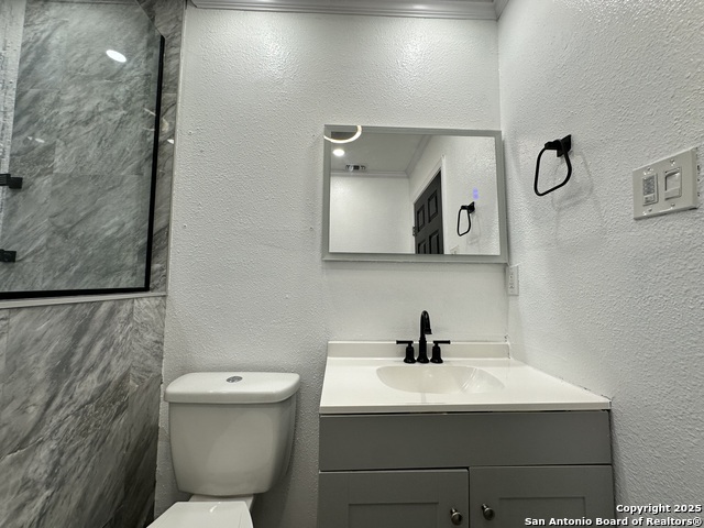Listing photo id 42 for 727 Erline  