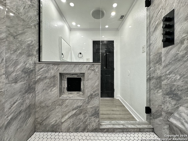 Listing photo id 44 for 727 Erline  
