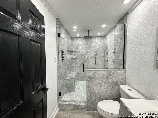 Listing photo id 48 for 727 Erline  
