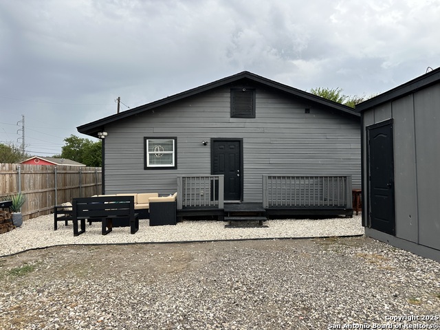 Listing photo id 52 for 727 Erline  