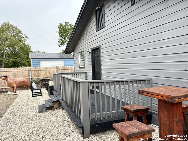 Listing photo id 54 for 727 Erline  