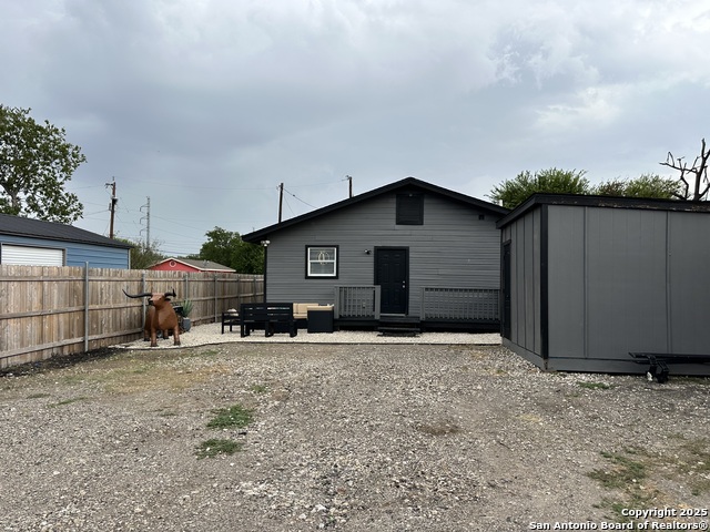 Listing photo id 55 for 727 Erline  