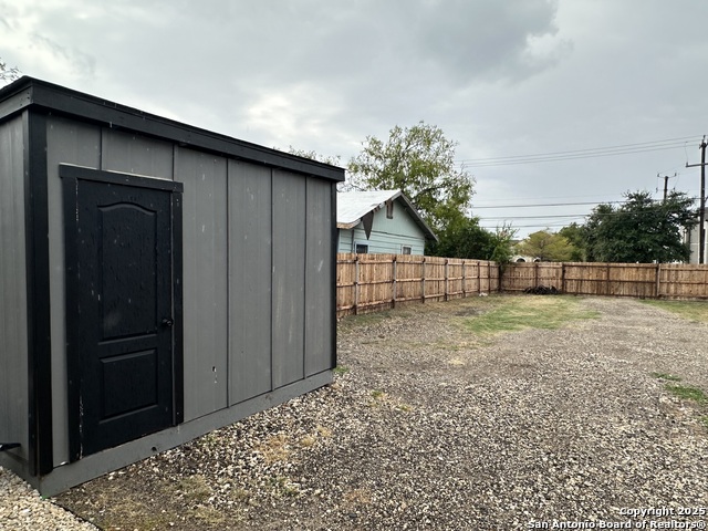 Listing photo id 56 for 727 Erline  