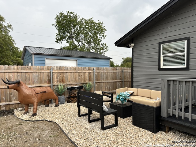 Listing photo id 57 for 727 Erline  