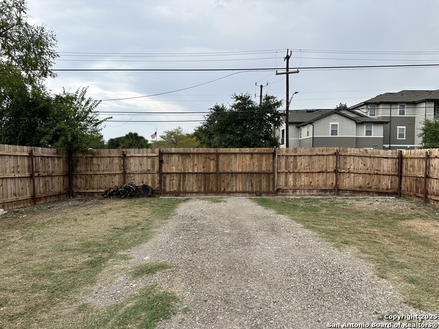 Listing photo id 59 for 727 Erline  