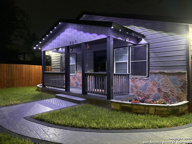 Listing photo id 6 for 727 Erline  