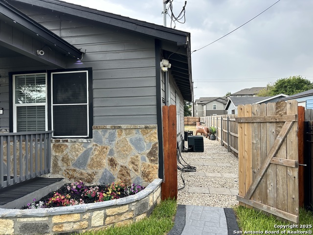 Listing photo id 7 for 727 Erline  