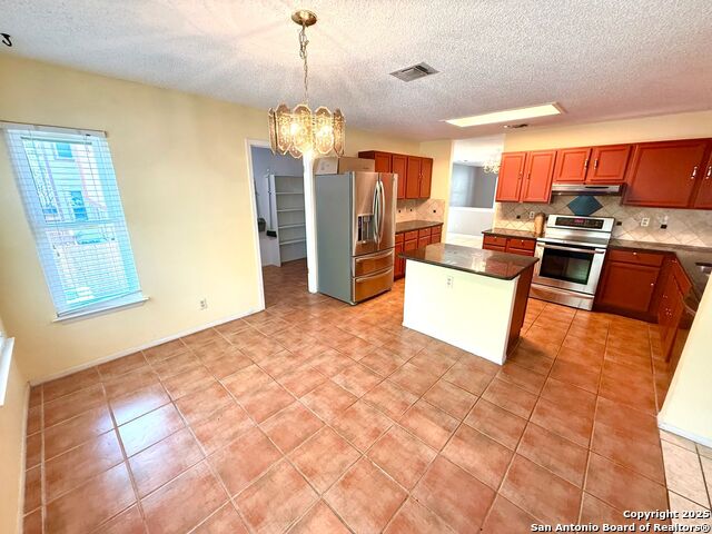 Listing photo id 12 for 11578 Rousseau St 7