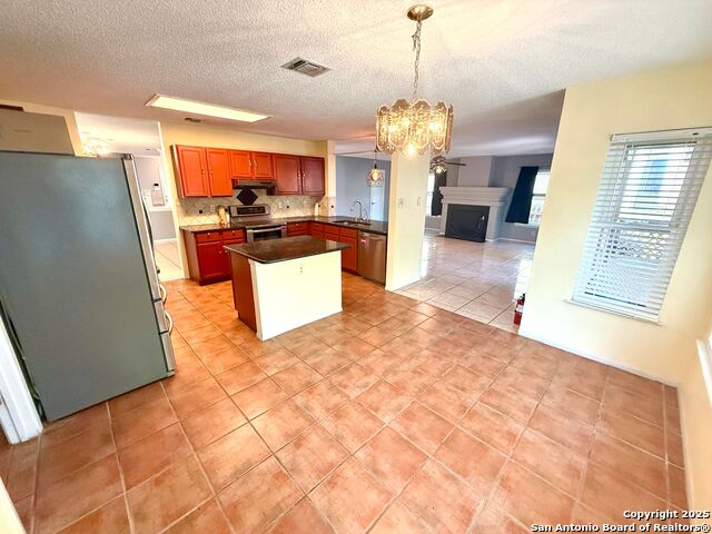 Listing photo id 13 for 11578 Rousseau St 7