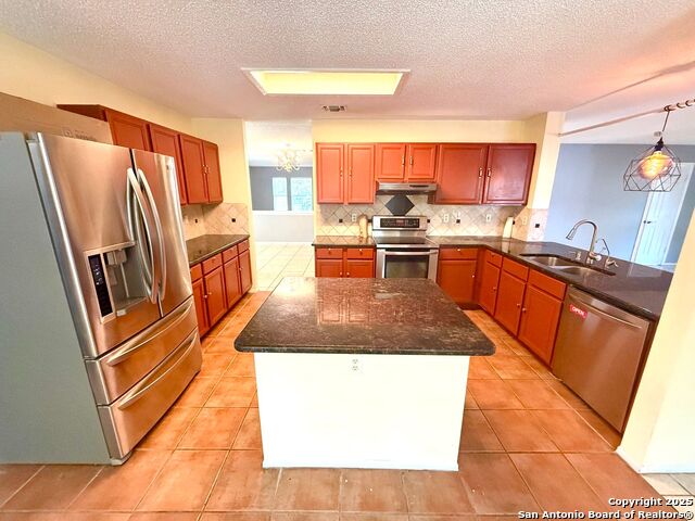 Listing photo id 14 for 11578 Rousseau St 7
