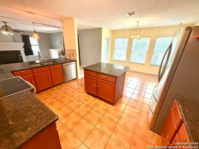 Listing photo id 15 for 11578 Rousseau St 7