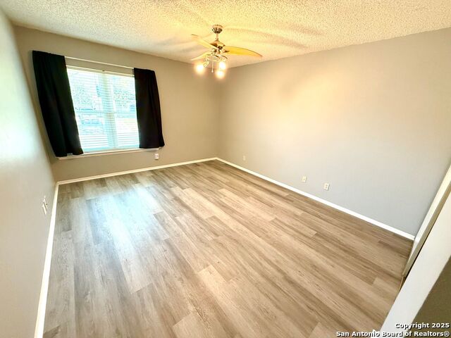 Listing photo id 23 for 11578 Rousseau St 7