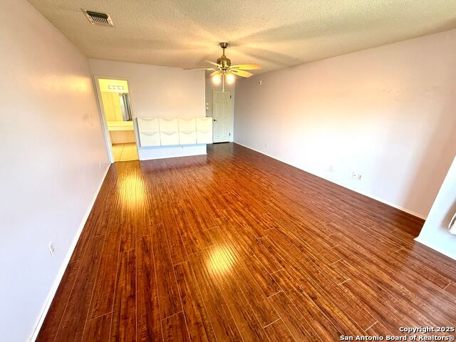 Listing photo id 27 for 11578 Rousseau St 7