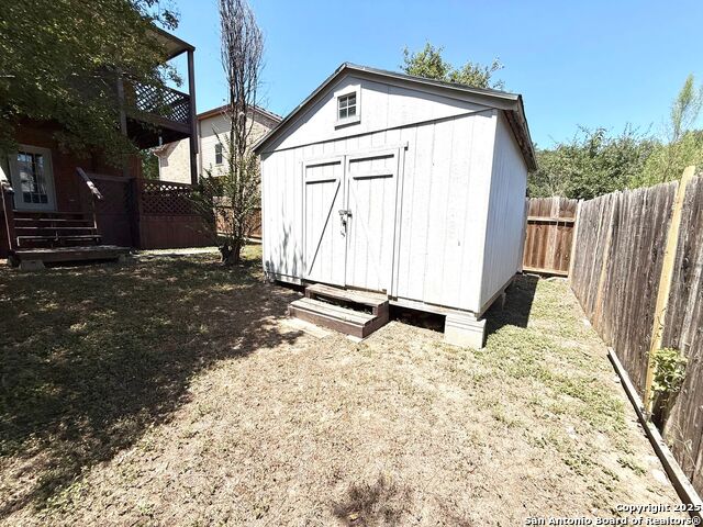 Listing photo id 41 for 11578 Rousseau St 7
