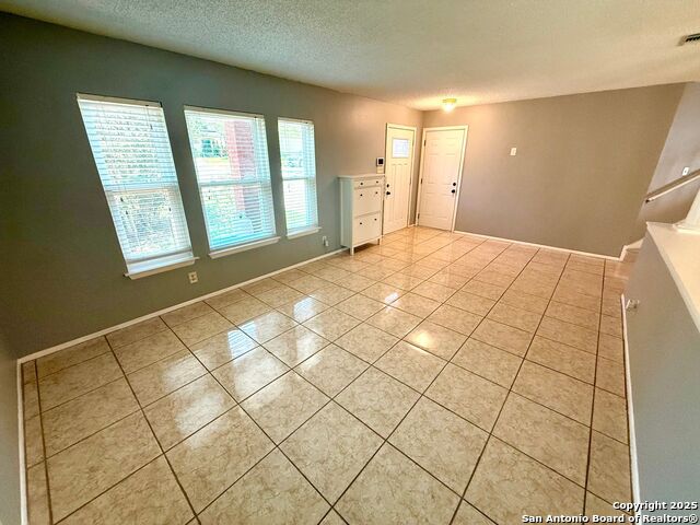 Listing photo id 3 for 11578 Rousseau St 7