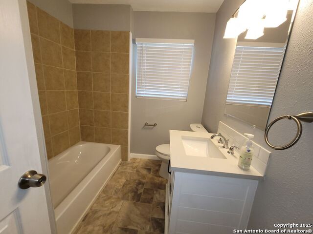 Image 18 of 19 For 236 Senisa  