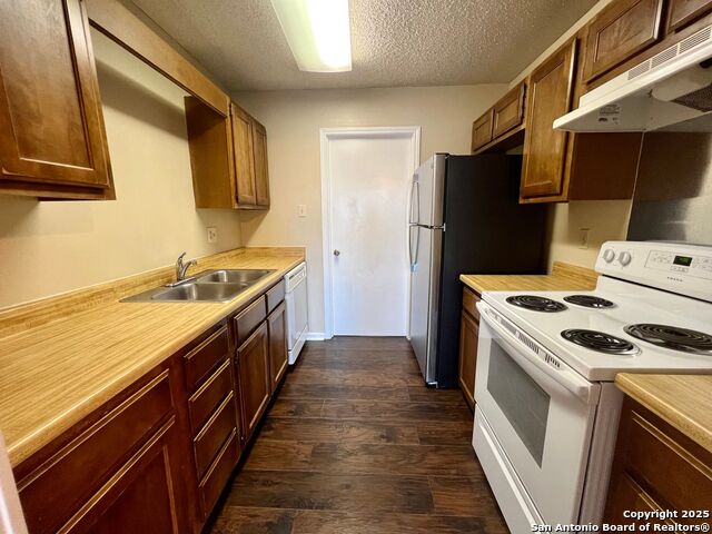 Image 6 of 19 For 4545 Hoeneke St  103