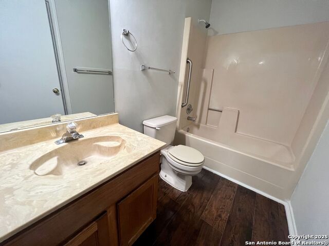 Image 9 of 19 For 4545 Hoeneke St  103