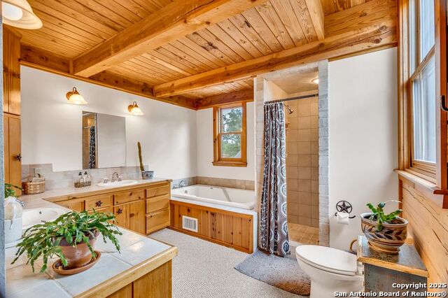 Listing photo id 8 for 700 Ledgerock