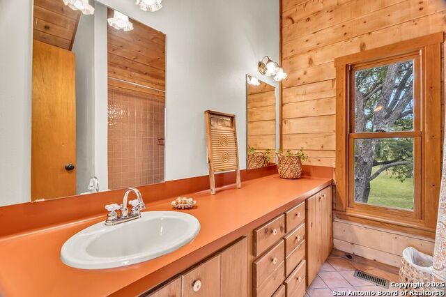 Listing photo id 9 for 700 Ledgerock