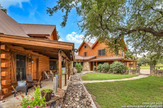 Listing photo id 18 for 700 Ledgerock