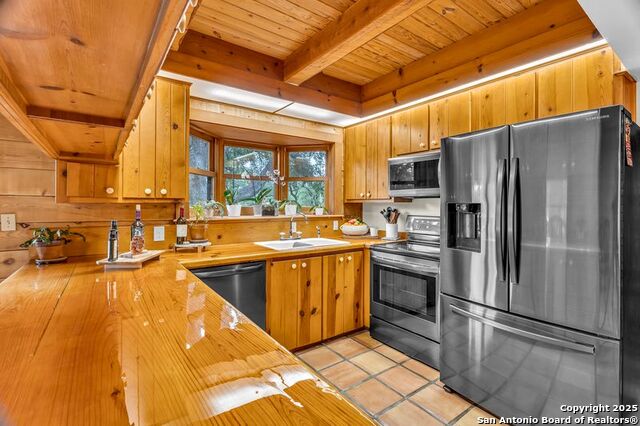 Listing photo id 20 for 700 Ledgerock