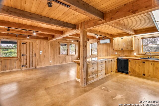 Listing photo id 1 for 700 Ledgerock