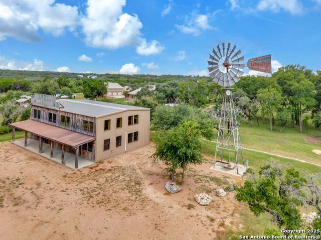 Listing photo id 32 for 700 Ledgerock