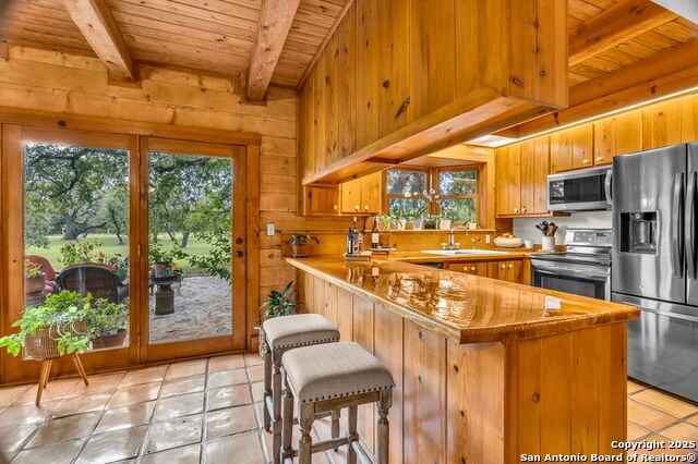 Listing photo id 2 for 700 Ledgerock