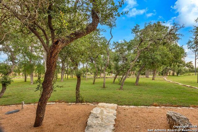 Listing photo id 3 for 700 Ledgerock
