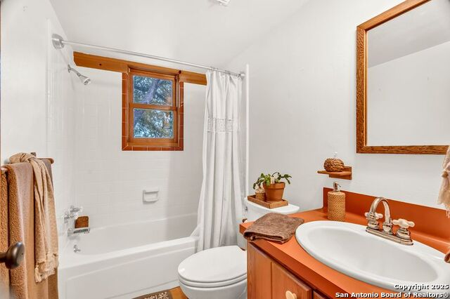 Listing photo id 7 for 700 Ledgerock