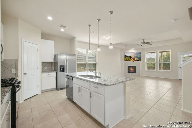 Listing photo id 13 for 14438 Costa Leon