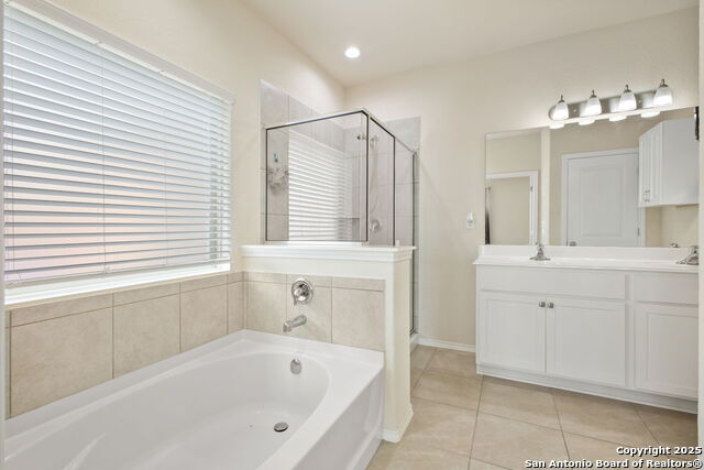 Listing photo id 18 for 14438 Costa Leon