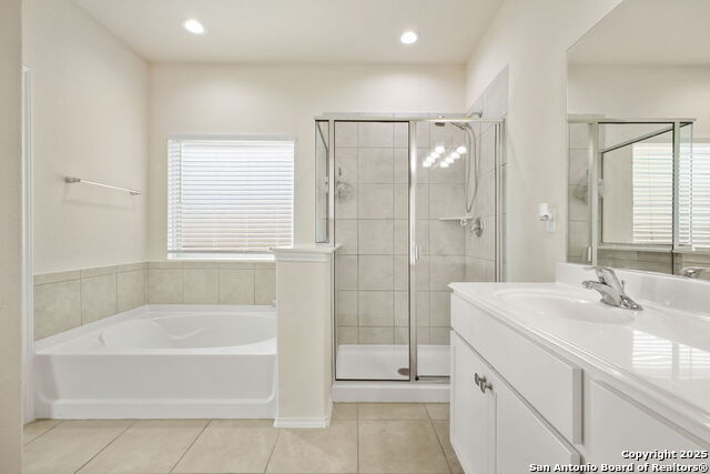 Listing photo id 19 for 14438 Costa Leon