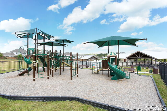 Listing photo id 43 for 14438 Costa Leon