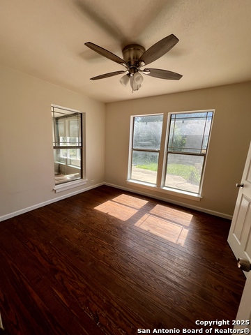 Listing photo id 7 for 2121 Tampico