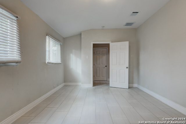 Image 17 of 38 For 1932 Huisache W