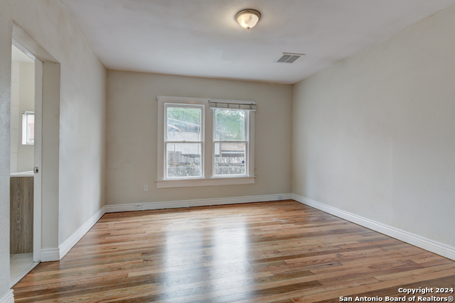 Image 22 of 38 For 1932 Huisache W