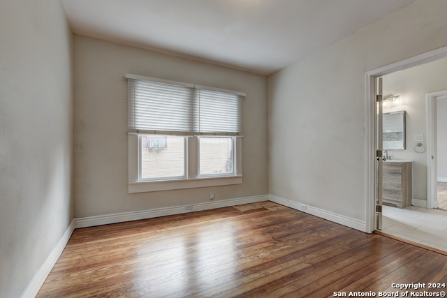 Image 29 of 38 For 1932 Huisache W