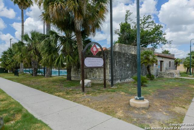 Image 33 of 38 For 1932 Huisache W