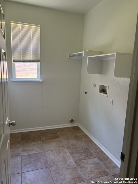 Listing photo id 8 for 4743 River Rock