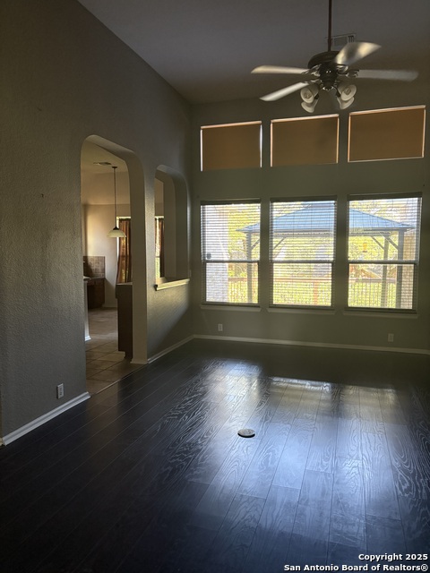 Listing photo id 11 for 4743 River Rock