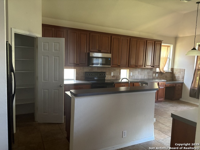 Listing photo id 12 for 4743 River Rock